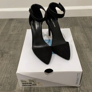 BLACK POINTY SIZE 7 heels